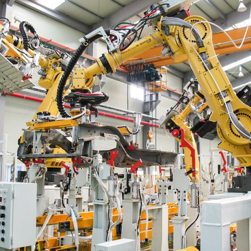 Ảnh minh họa: robot trên dây chuyền lắp ráp khung thân xe ô tô